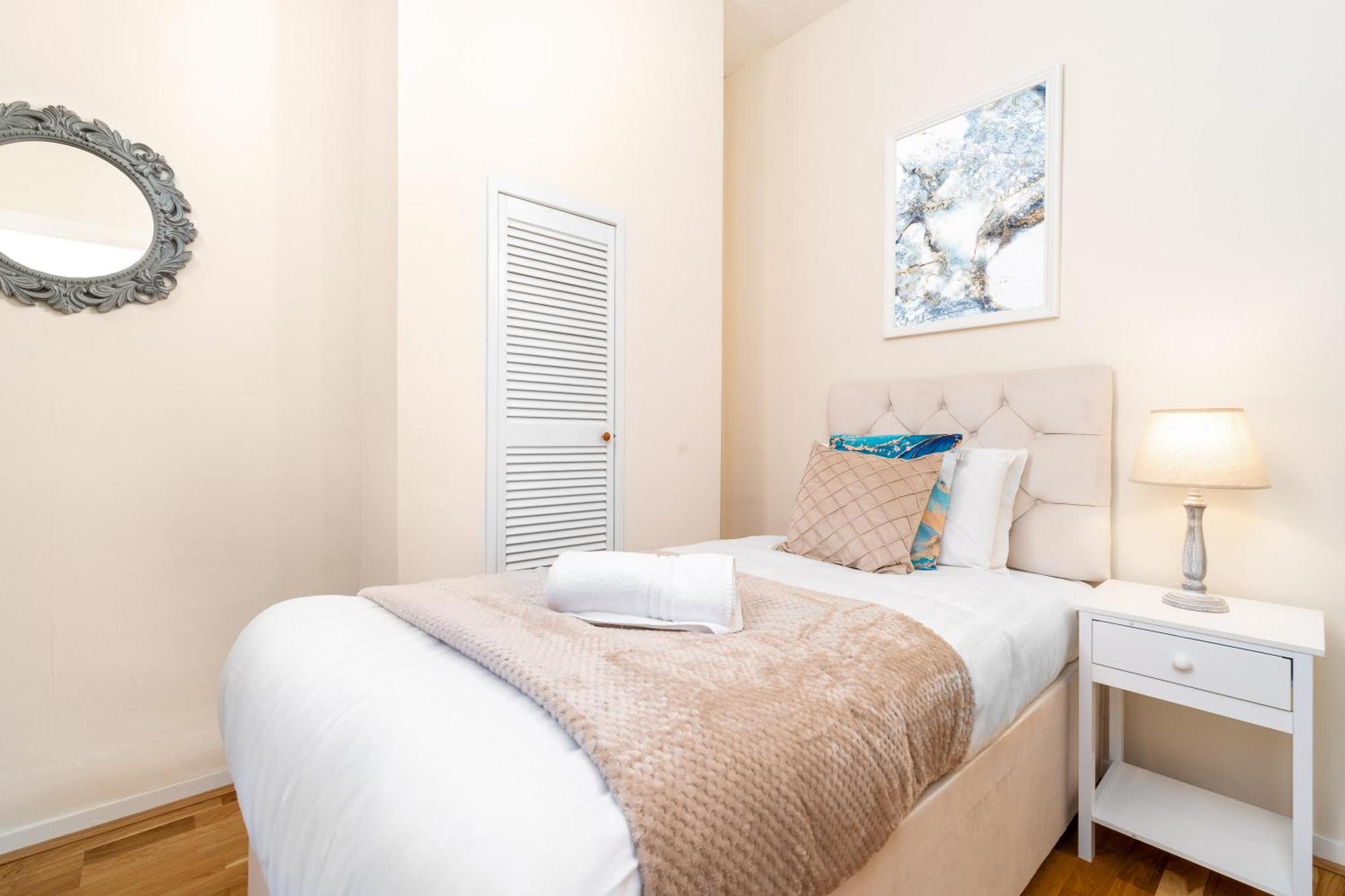 Luxury 3 Bedroom House - Harborne - Parking - Garden - Wifi & Netflix 122G Birmingham Eksteriør billede